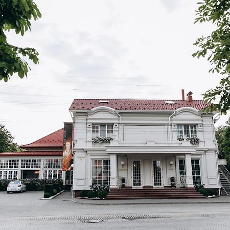 Hotel Aristocrat Černivci Esterno foto