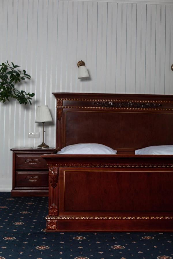 Hotel Aristocrat Černivci Esterno foto