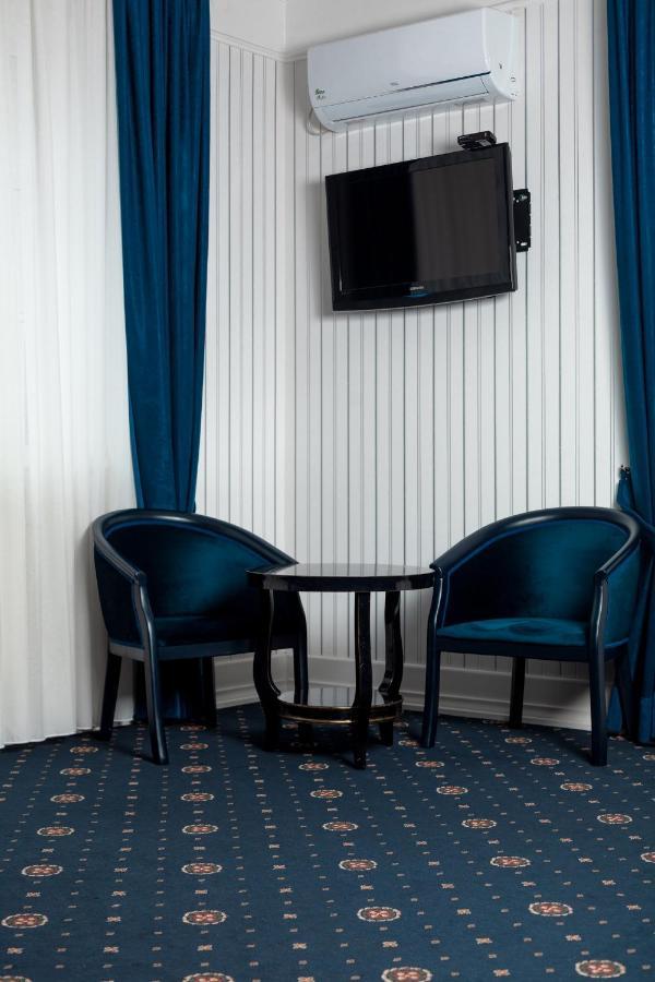 Hotel Aristocrat Černivci Esterno foto