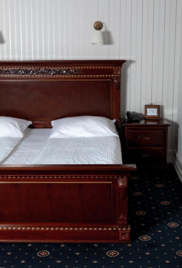 Hotel Aristocrat Černivci Esterno foto