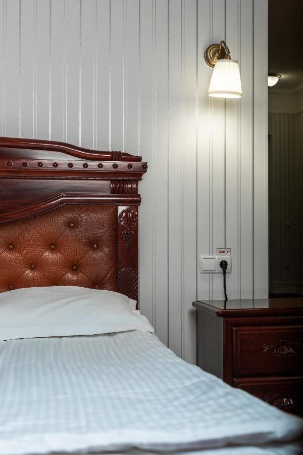 Hotel Aristocrat Černivci Esterno foto