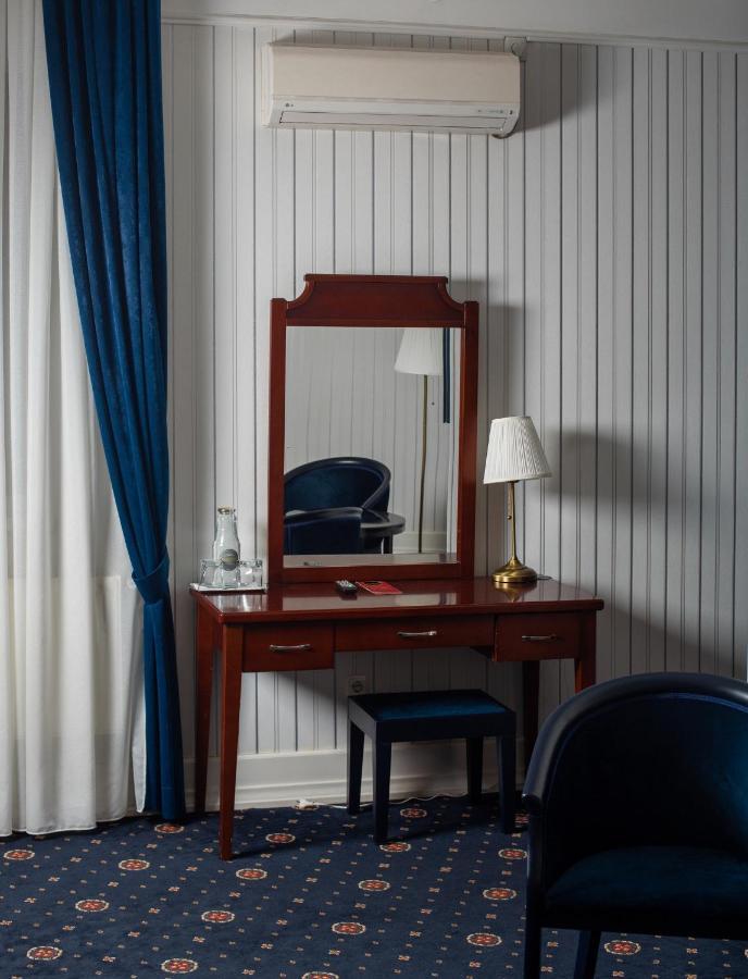 Hotel Aristocrat Černivci Esterno foto