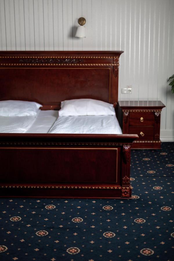 Hotel Aristocrat Černivci Esterno foto
