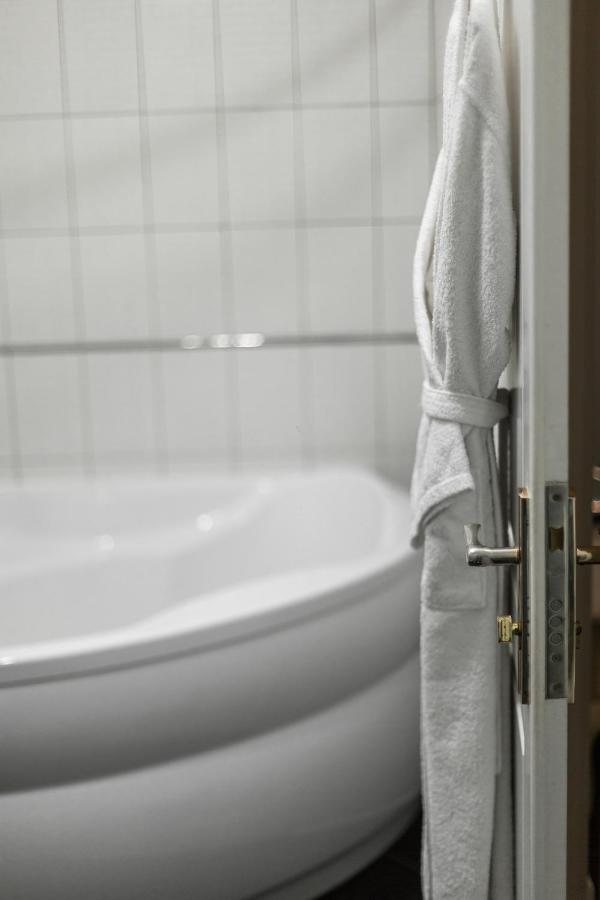 Hotel Aristocrat Černivci Esterno foto