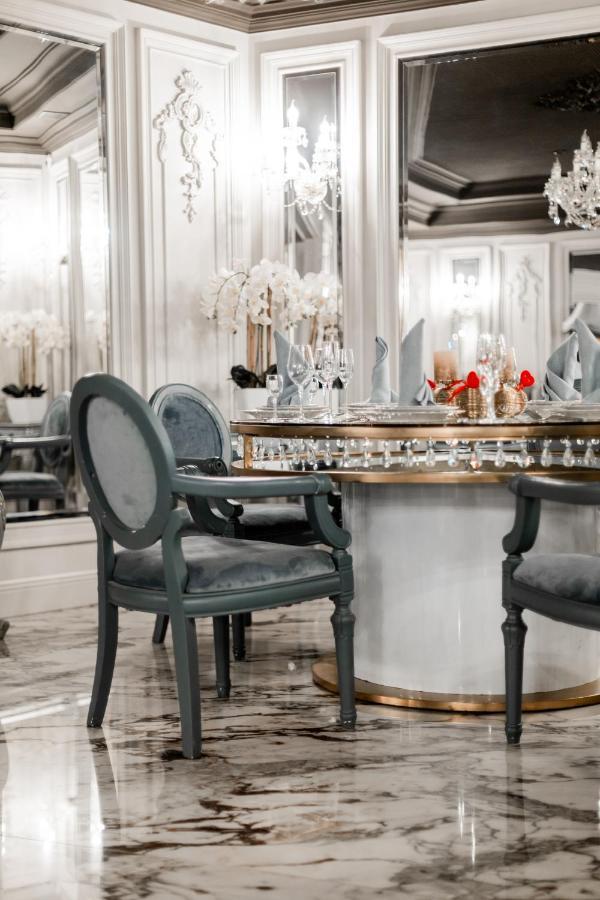 Hotel Aristocrat Černivci Esterno foto