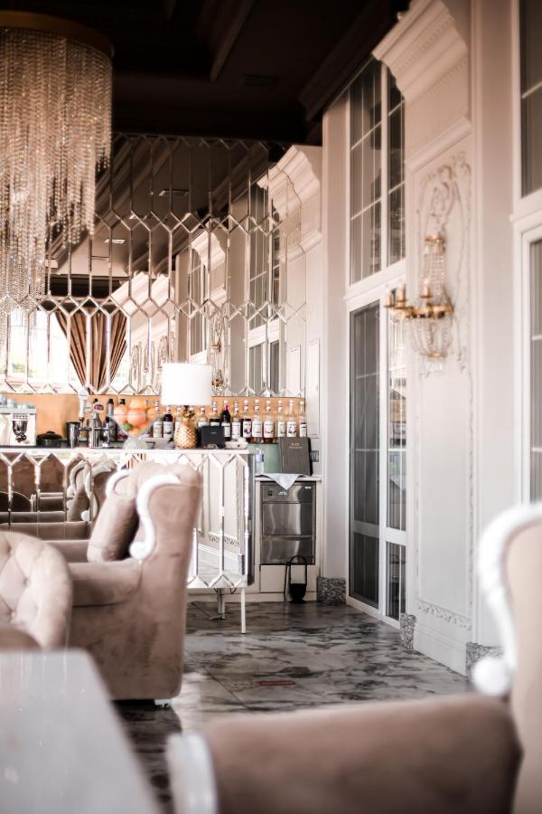 Hotel Aristocrat Černivci Esterno foto